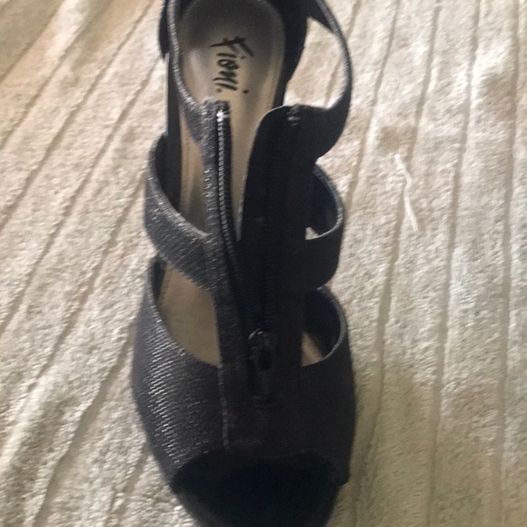 Black Glitter 8 1/2 4 inch heels Zip up front - Picture 3 of 7